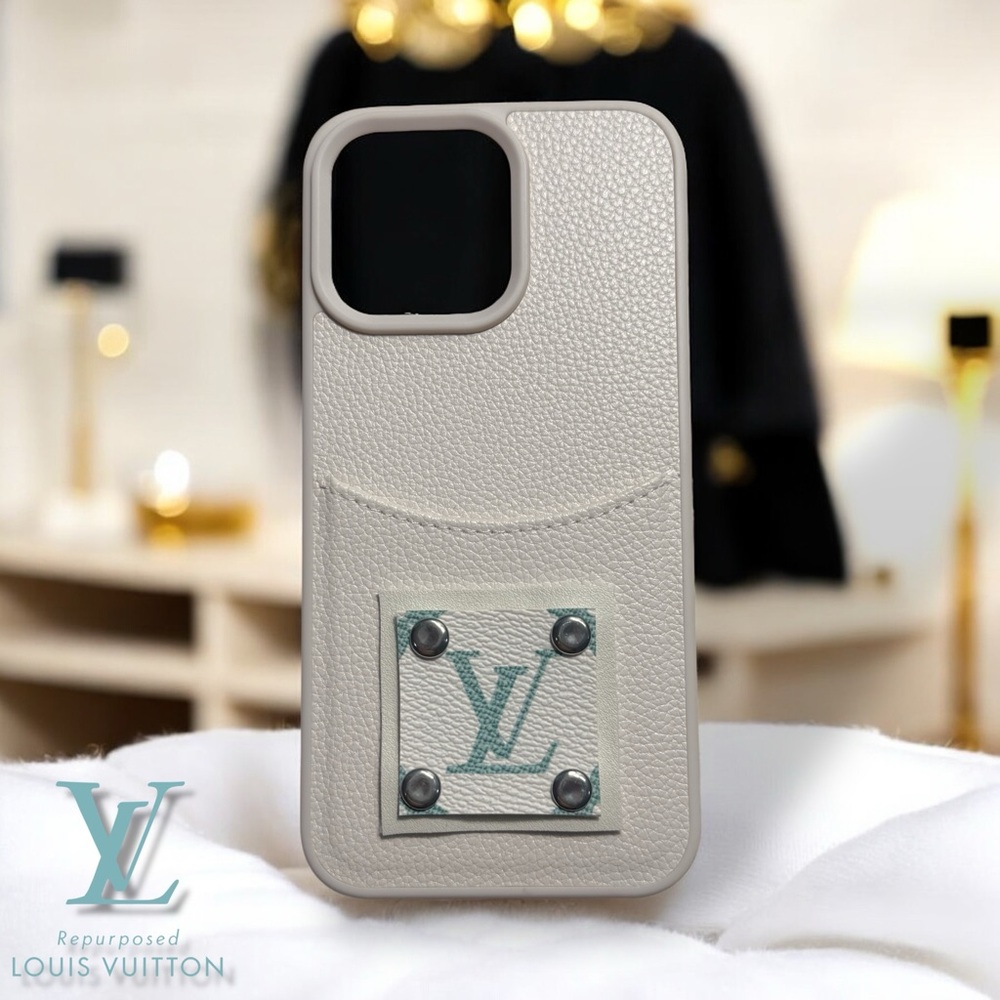 ON HOLD

Louis Vuitton upcycled iphone Case 15 Pro Max new wallet pocket